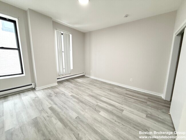 Building Photo - 9 Ruggles St
