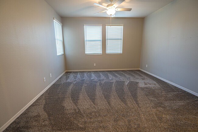 Building Photo - BRAND NEW 4 Bed/2 Bath Home in Promenade!