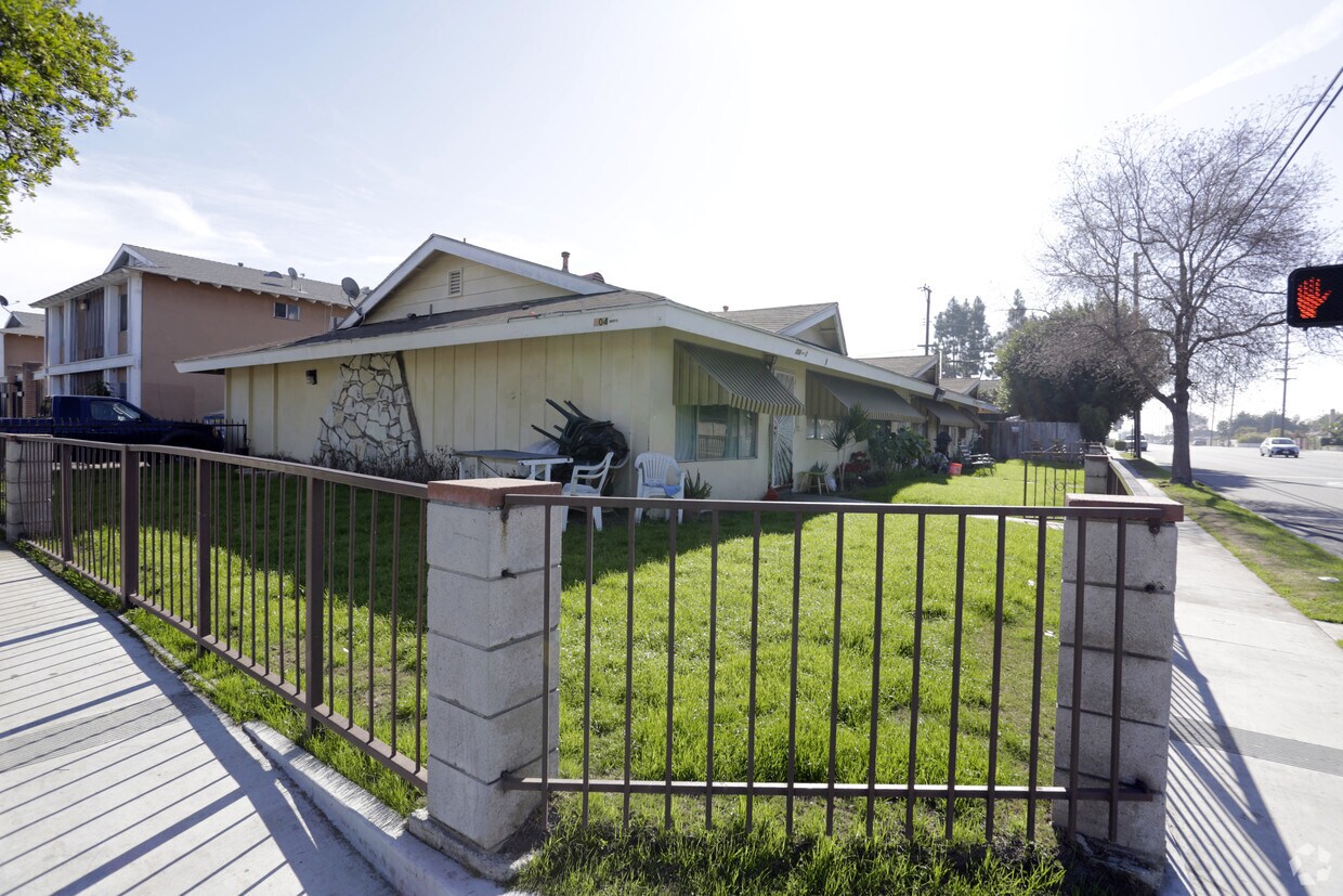 104 E Wilken Way, Anaheim, CA 92802 Apartments in Anaheim, CA