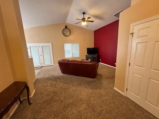 Foto del edificio - 2 Bedroom home near Shadow Mountain Park!