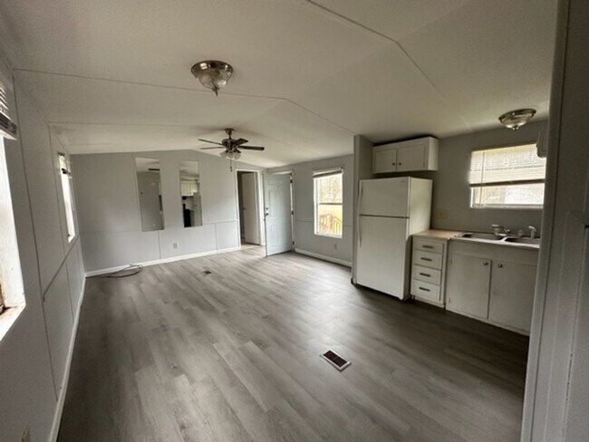 Building Photo - Lease To Own Unit in The Lori Ln Mobile Ho...