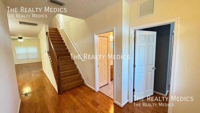 Foto del edificio - 626 Fern Lake Dr