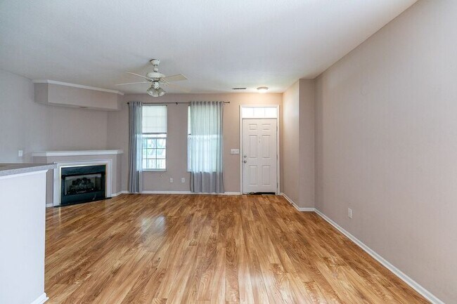 Foto del edificio - 1567-1569 Glenn Ave