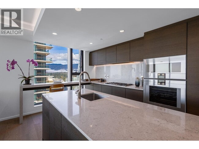 Building Photo - 1408 Robson St
