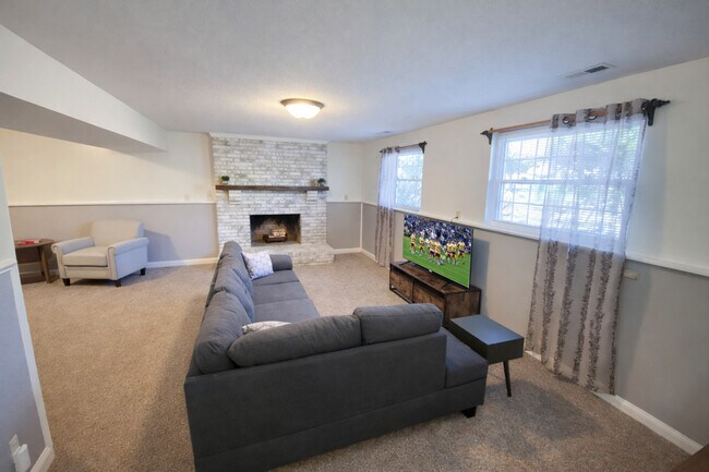 Foto del edificio - 11423-11425 5 Cedars Rd