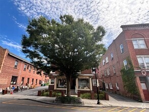 Building Photo - 436 Main St