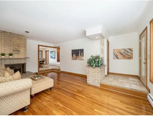 Foto del edificio - 2916 Townview Ave NE