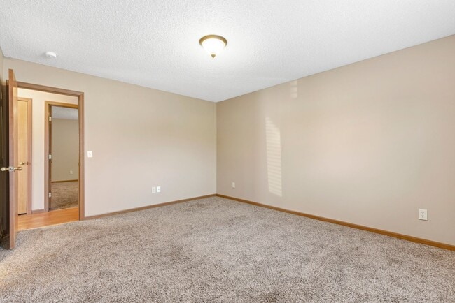 Building Photo - 2 Bedroom Upstairs Apartment - Springfield MO