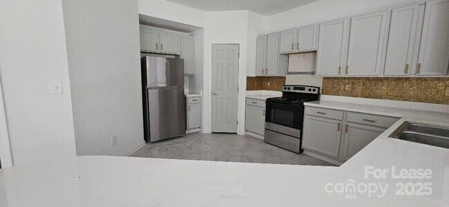 Foto del edificio - 8832 Goldfields Dr