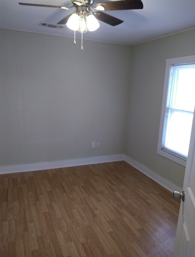 Building Photo - 1803 Runnels St