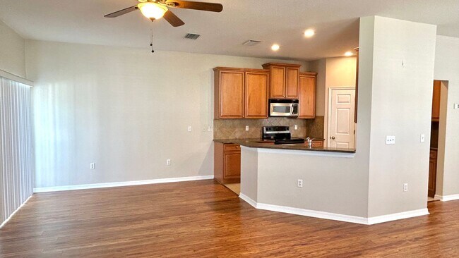 Building Photo - 3 bedroom, 2.5 bath, 2 car garage in a Qui...