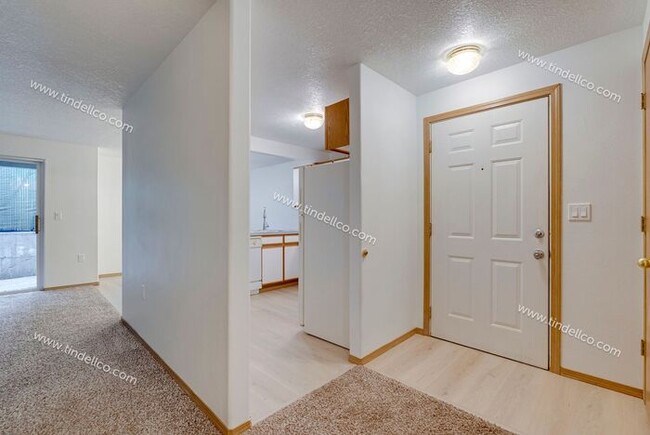 Building Photo - Spacious Pet-Friendly Ground Level Unit w/...