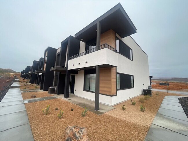 Building Photo - LONG VALLEY TRAILS!! Washington Town Home!