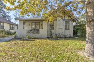 Building Photo - 407 Angelus St