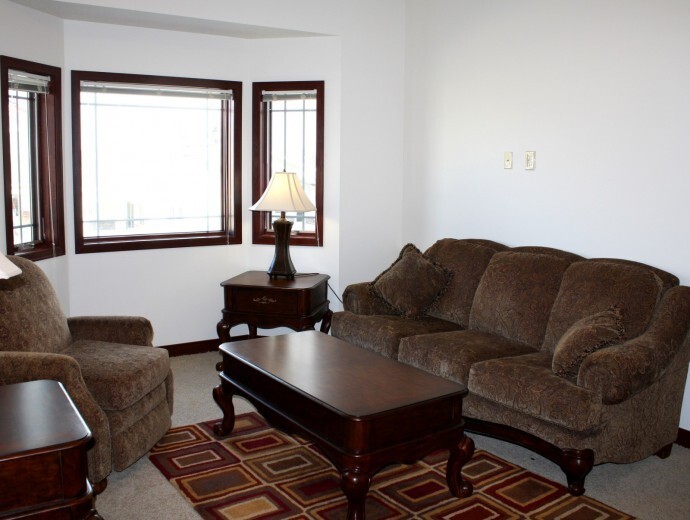 Beautiful, spacious living room - 2912 Good Samaritan Pl