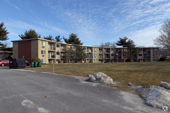 Building Photo - Four Seasons North