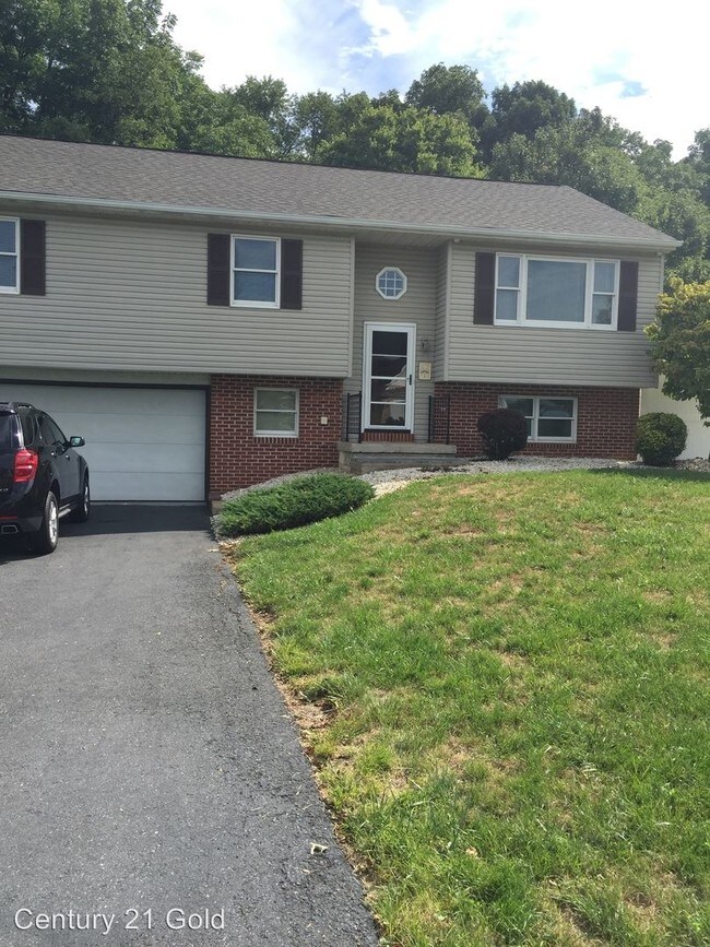 204 Longleaf Dr, Blandon, PA 19510 House Rental in Blandon, PA