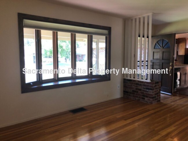 Foto del edificio - 9160 Cecile Way
