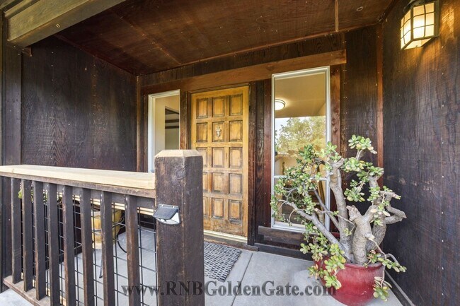 Foto del edificio - Gorgeous home with spacious yard in Kentfield for rent!