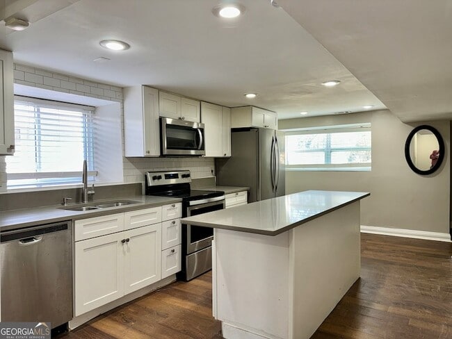 Building Photo - 1307 Lorenzo Dr SW
