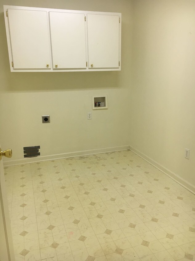 Building Photo - 75 Lannes West Dr