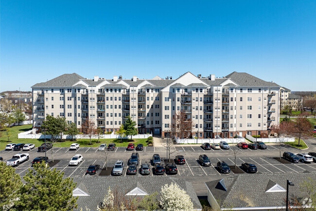 10 Seaport Drive is located in the Marina Bay submarket of Quincy. - Atlantic at Marina Bay