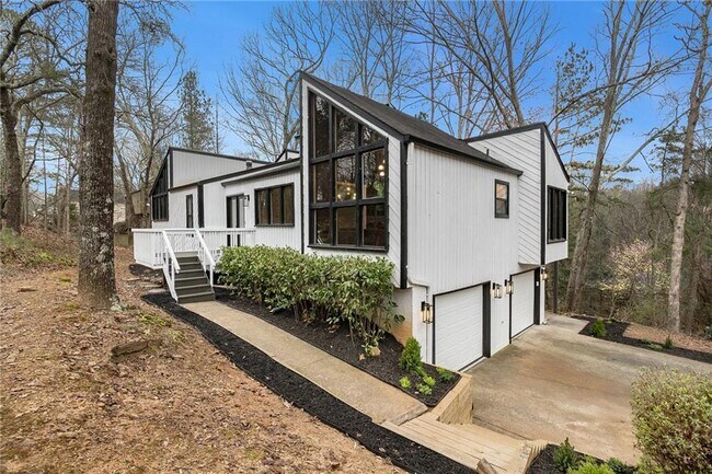 Foto del edificio - 1850 Cedar Cliff Dr