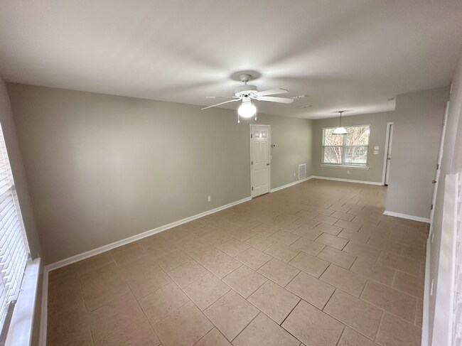 Building Photo - 3045 Camelliawood Cir E