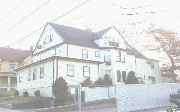 Building Photo - 153 Linden St