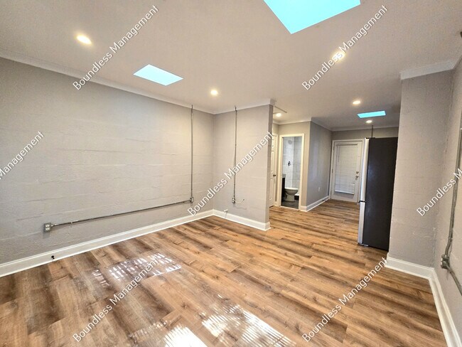 Foto del edificio - 712 Highland Ave NE