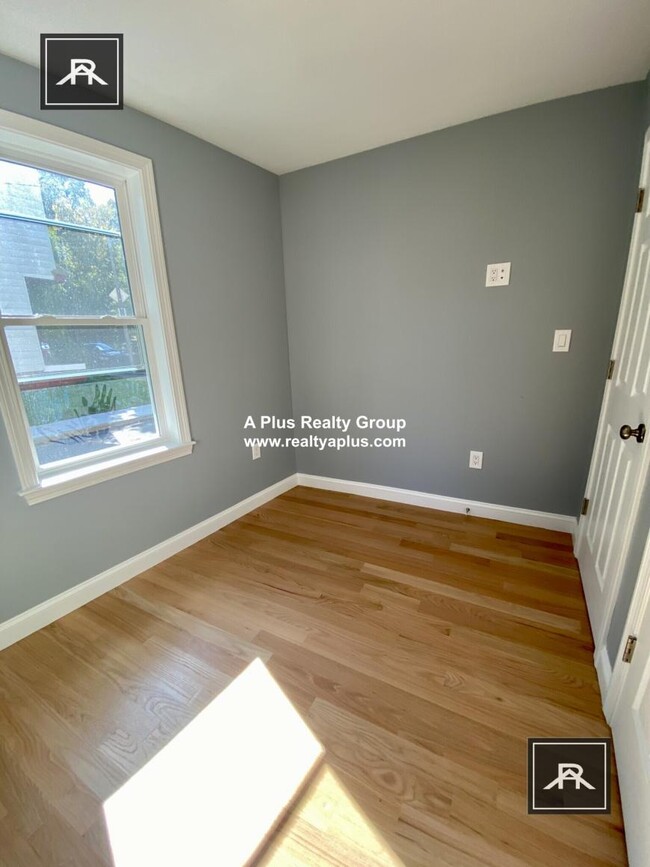Building Photo - 2 bedroom in Boston MA 02130