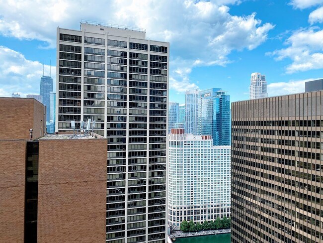 Building Photo - 222 N Columbus Dr