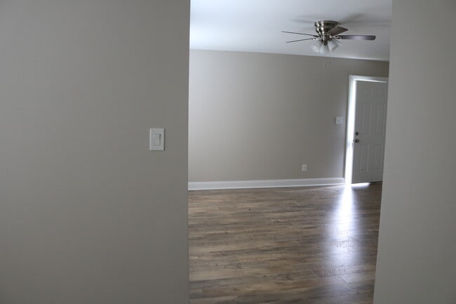 Building Photo - 114 Westscott Dr