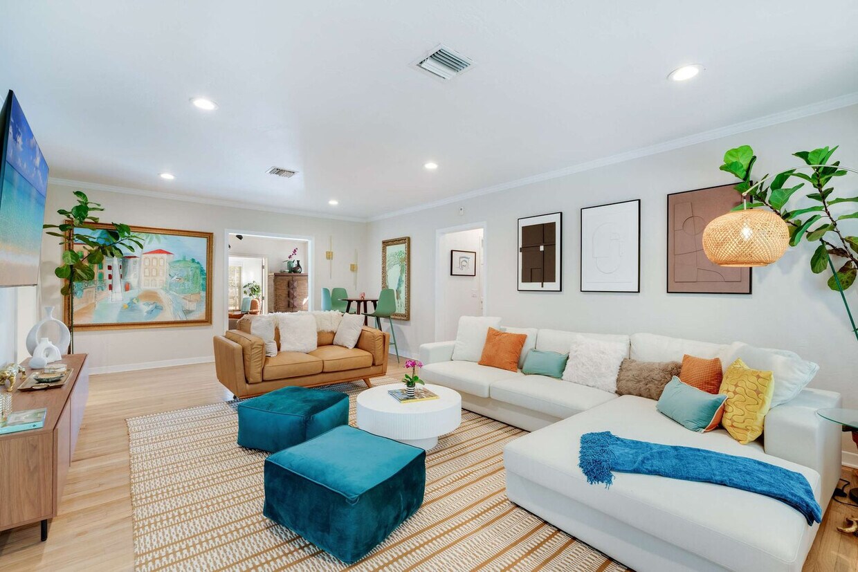 Primary Photo - 4131 Lybyer Ave