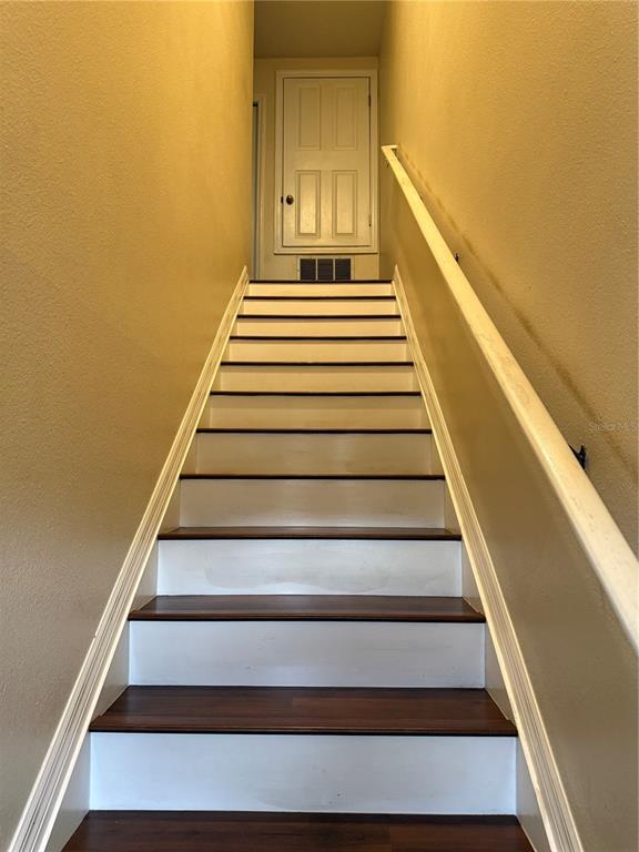 Foto del edificio - 584 Cresting Oak Cir