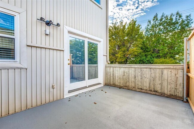 Building Photo - 4011 Cole Ave