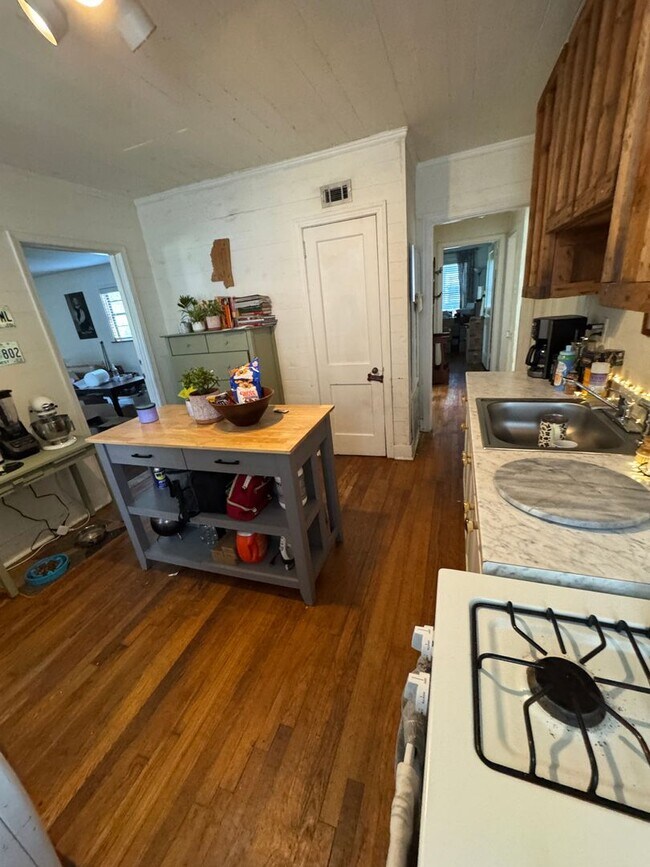 Foto del edificio - Historic 3 bedroom Home in downtown Clarks...