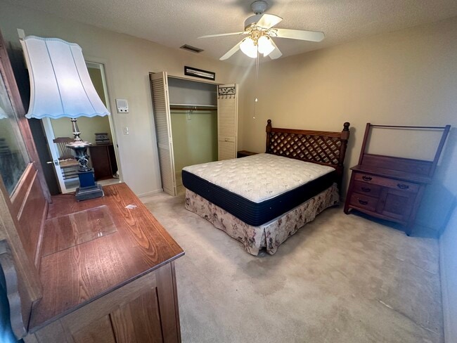 Foto del edificio - 4914 Acorn Dr