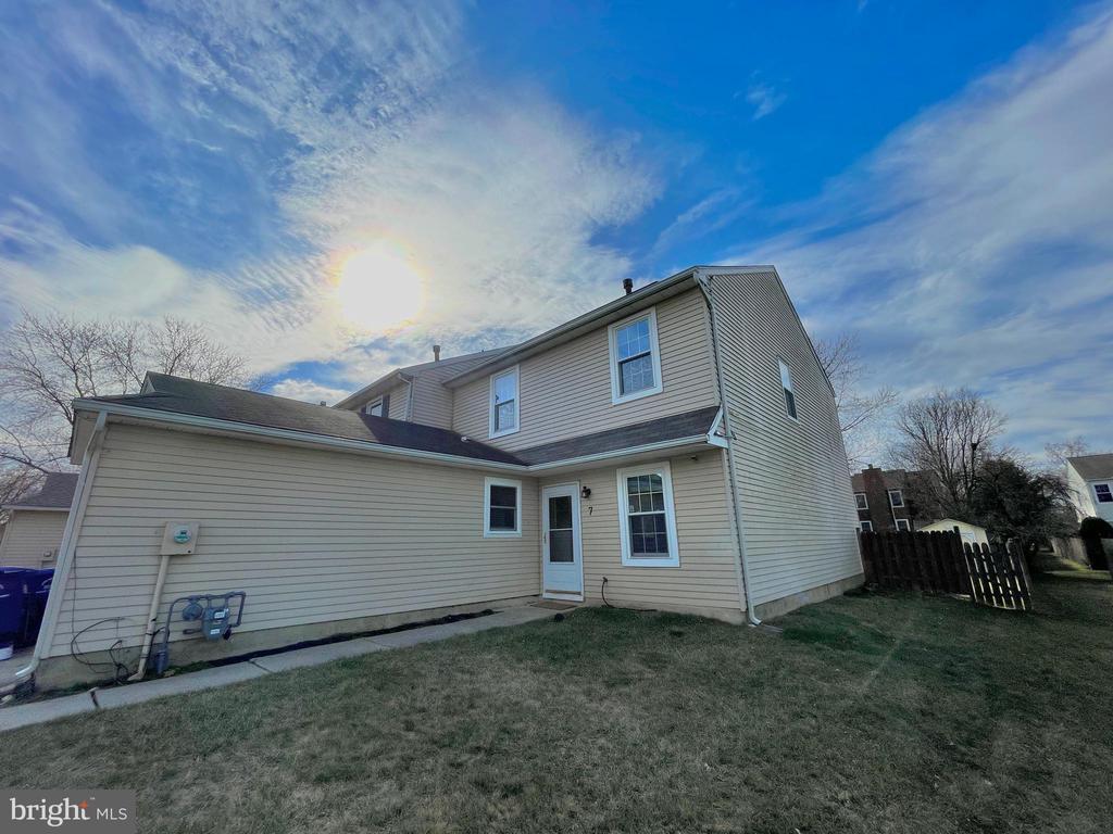 Primary Photo - 7 N Hill Dr
