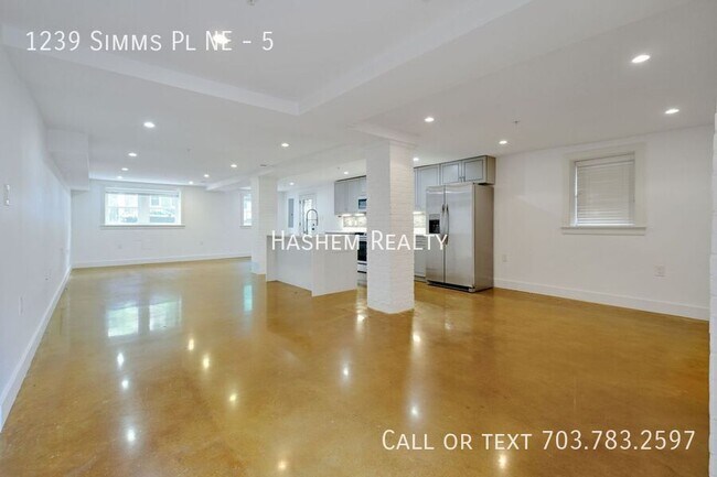 Foto del edificio - 1239 Simms Pl NE