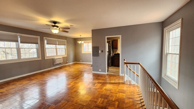 Foto del edificio - Spacious and Bright End Unit in Park-like Setting