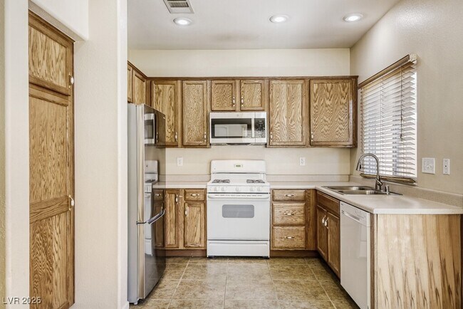 Building Photo - 10230 Lupine Meadow Dr