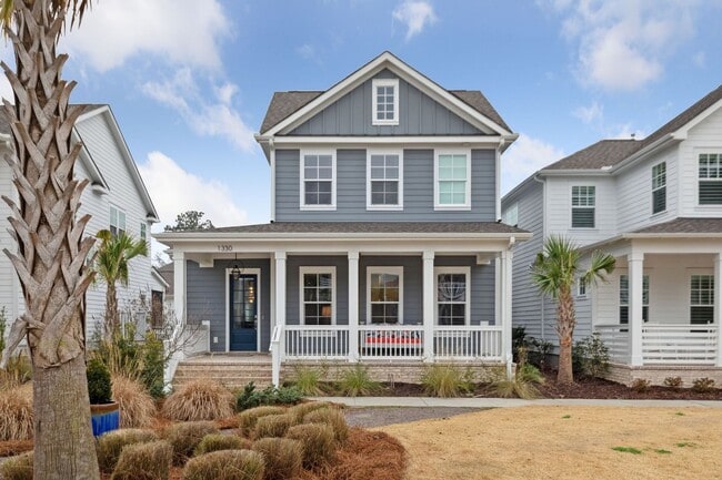 Building Photo - Gorgeous Furnished Home in Mount Pleasant