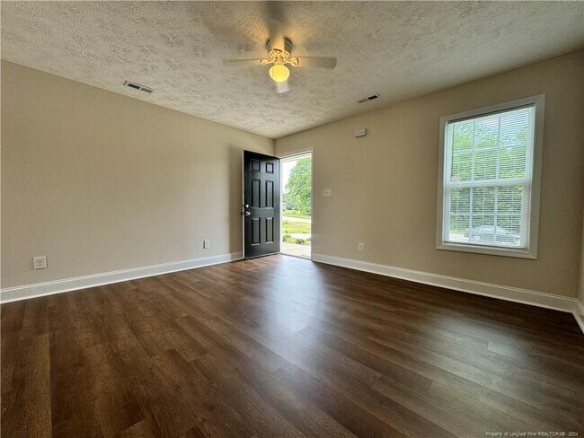 Foto del edificio - 312 E Jenkins St