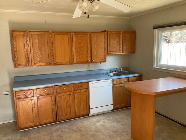 Foto del edificio - Charming 3-Bedroom 1 bath rental home in H...
