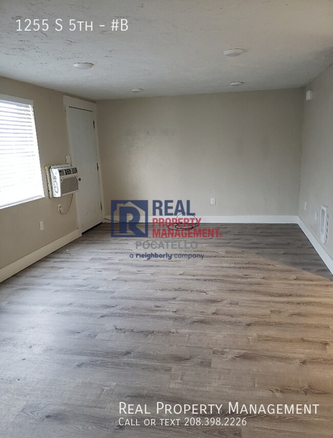 Building Photo - 2 Bedroom 1 bath Apartment - Near ISU