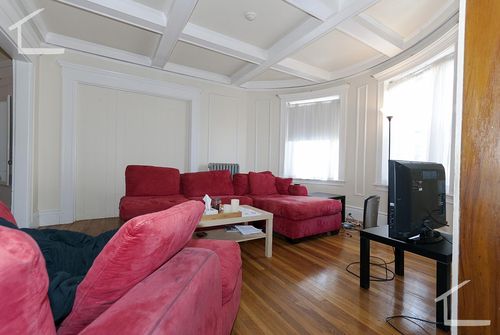 Primary Photo - 141 Fuller St