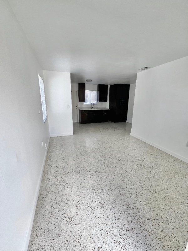 Building Photo - 624 W 17th St