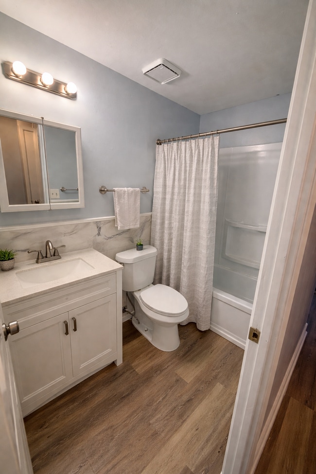 Building Photo - 2405 Buttonwood Ct