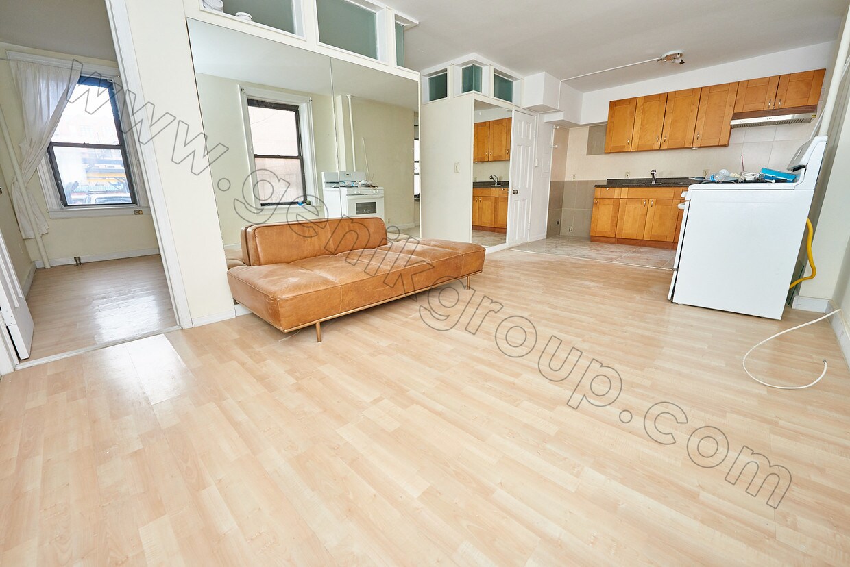Primary Photo - 130 Baxter St